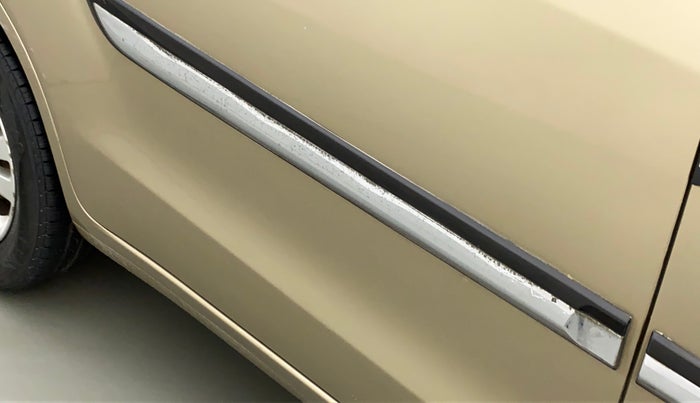 2017 Maruti Ertiga VXI CNG, CNG, Manual, 85,889 km, Right rear door - Minor scratches
