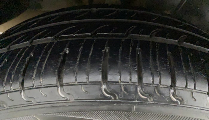 2017 Maruti Ertiga VXI CNG, CNG, Manual, 85,889 km, Right Rear Tyre Tread