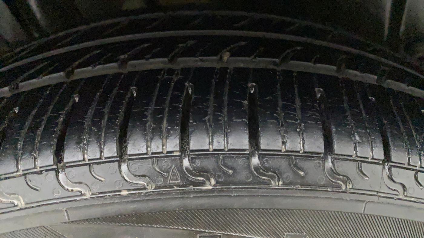 2017 Maruti Ertiga VXI CNG, CNG, Manual, 85,889 km, Left Front Tyre Tread