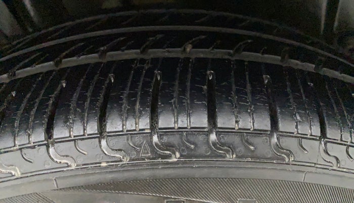 2017 Maruti Ertiga VXI CNG, CNG, Manual, 85,889 km, Left Front Tyre Tread