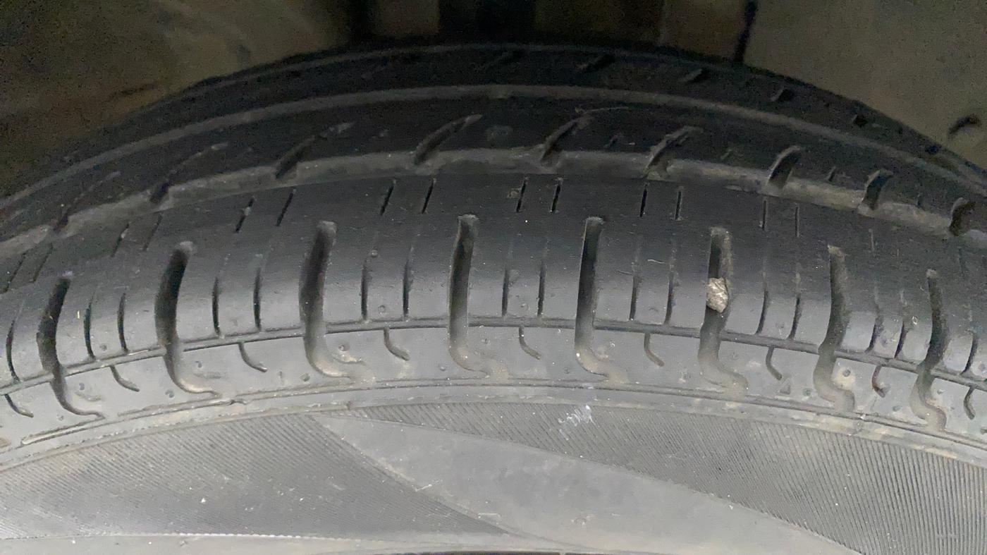 2016 Renault Kwid RXT 0.8, Petrol, Manual, 63,143 km, Right Front Tyre Tread