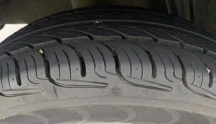 2016 Renault Kwid RXT 0.8, Petrol, Manual, 63,143 km, Right Rear Tyre Tread