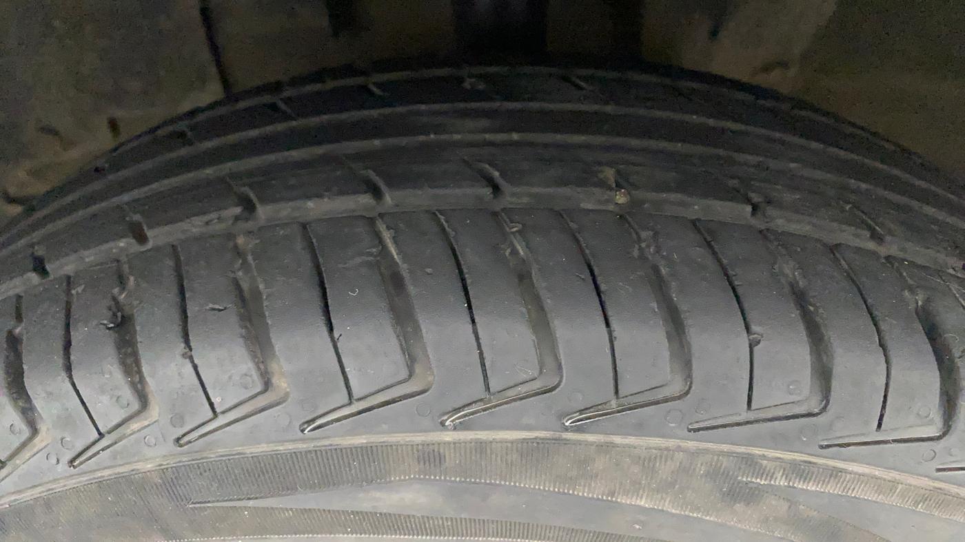 2016 Renault Kwid RXT 0.8, Petrol, Manual, 63,143 km, Left Front Tyre Tread