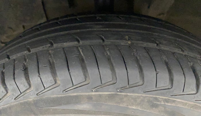 2016 Renault Kwid RXT 0.8, Petrol, Manual, 63,143 km, Left Front Tyre Tread