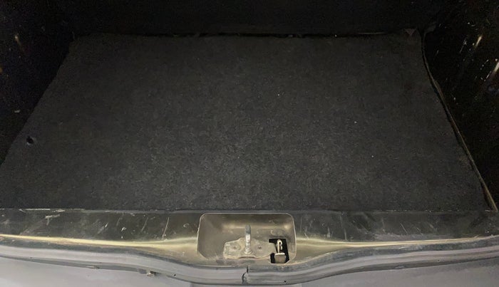 2016 Renault Kwid RXT 0.8, Petrol, Manual, 63,143 km, Boot Inside