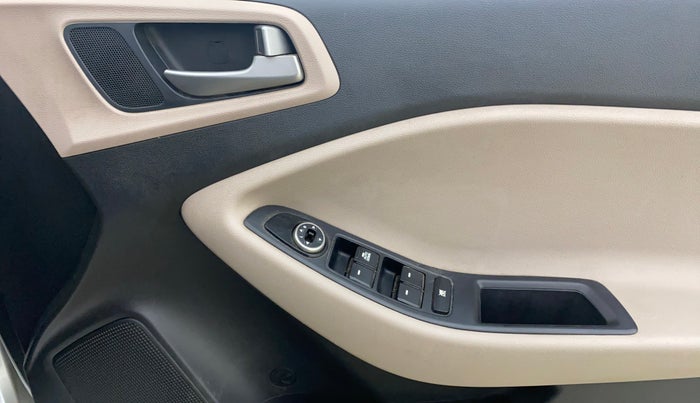 2016 Hyundai Elite i20 MAGNA 1.2, Petrol, Manual, 68,619 km, Driver Side Door Panels Control