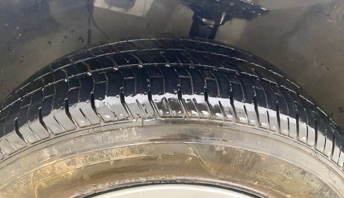 2016 Hyundai Elite i20 MAGNA 1.2, Petrol, Manual, 68,619 km, Left Front Tyre Tread