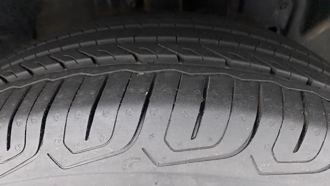 2014 Ford Ecosport 1.5AMBIENTE TI VCT, Petrol, Manual, 21,228 km, Right Front Tyre Tread