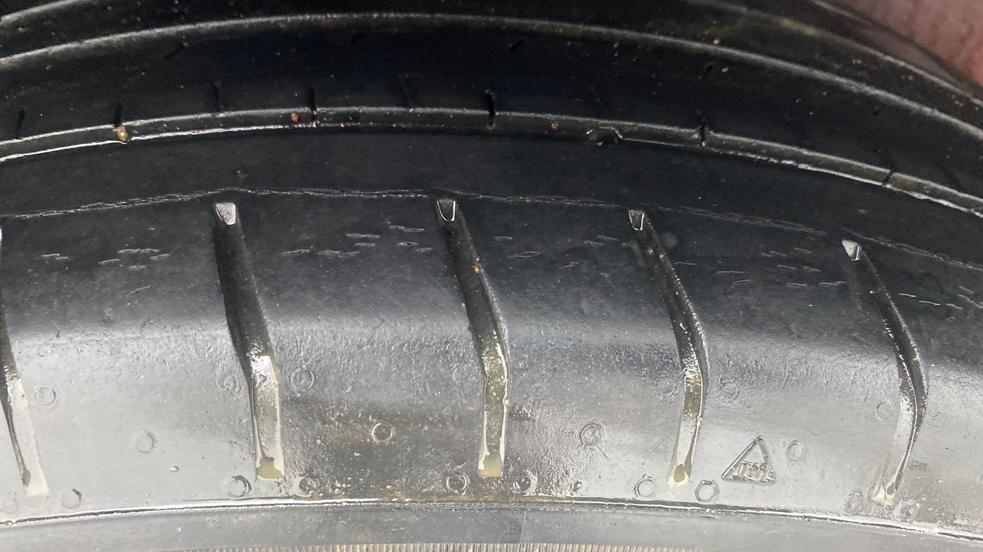 2014 Maruti Swift ZXI, Petrol, Manual, 94,274 km, Right Rear Tyre Tread