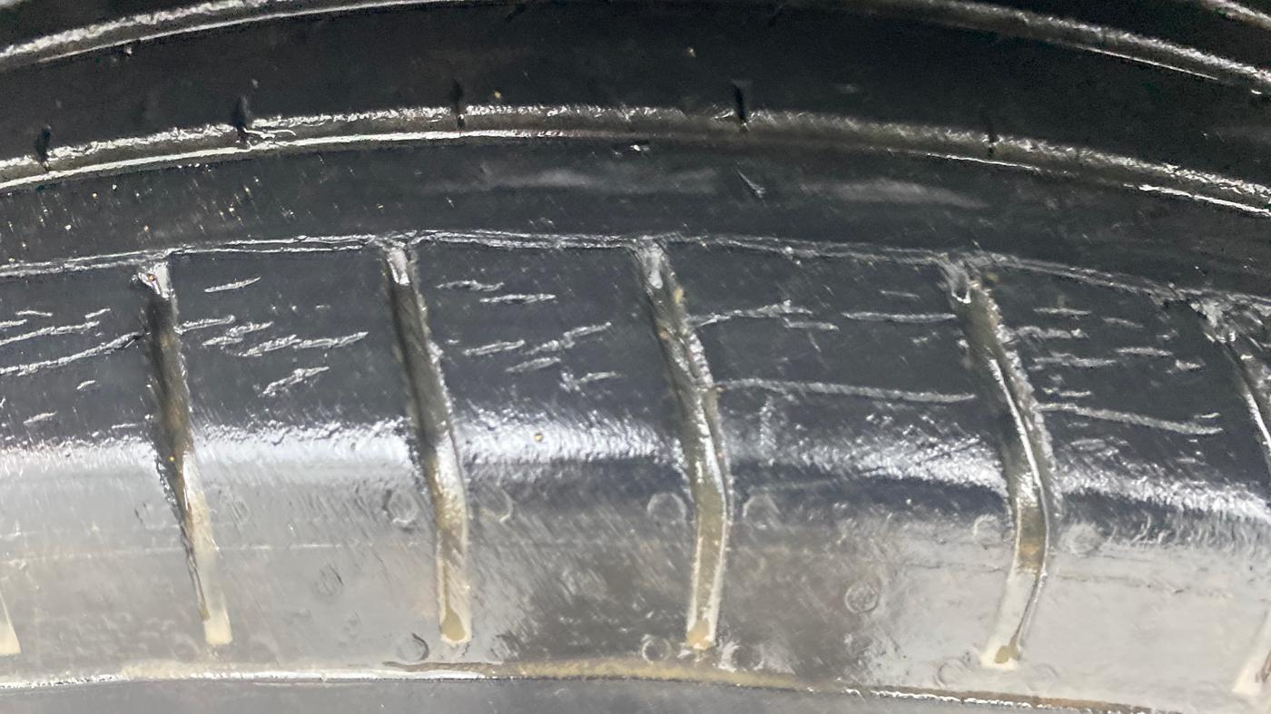 2014 Maruti Swift ZXI, Petrol, Manual, 94,274 km, Left Front Tyre Tread