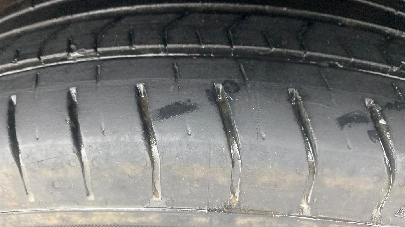 2014 Maruti Swift ZXI, Petrol, Manual, 94,274 km, Right Front Tyre Tread