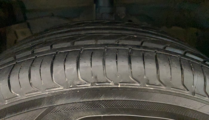 2013 Maruti Swift Dzire ZDI, Diesel, Manual, 1,37,739 km, Left Front Tyre Tread