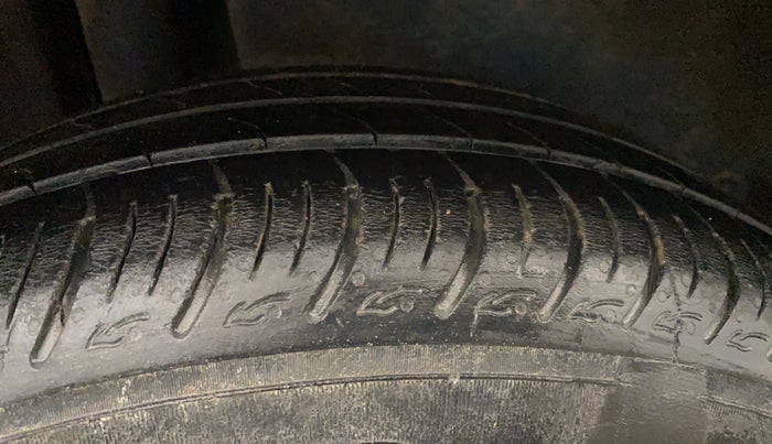 2013 Maruti Swift Dzire ZDI, Diesel, Manual, 1,37,739 km, Right Rear Tyre Tread