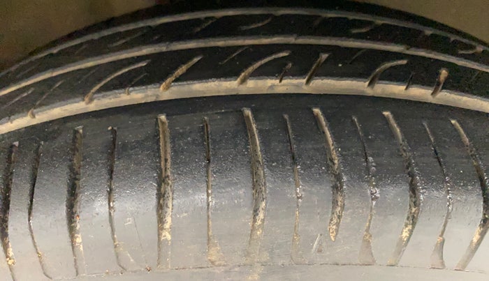 2013 Maruti Wagon R Stingray VXI, Petrol, Manual, 58,276 km, Right Front Tyre Tread