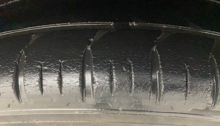 2016 Maruti Ertiga ZXI, Petrol, Manual, 76,179 km, Right Front Tyre Tread