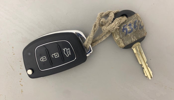 2013 Hyundai i20 MAGNA (O) 1.2, Petrol, Manual, 73,810 km, Key Close Up