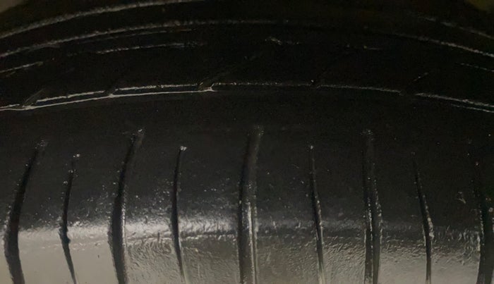 2013 Hyundai i20 MAGNA (O) 1.2, Petrol, Manual, 73,810 km, Left Front Tyre Tread