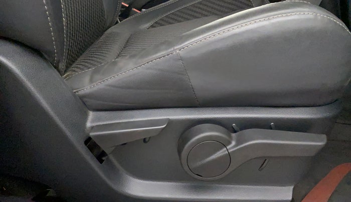 2021 Mahindra Thar LX PETROL HT 4WD AT, Petrol, Automatic, 5,758 km, Driver Side Adjustment Panel