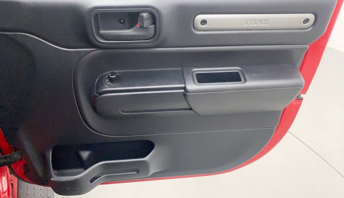 2021 Mahindra Thar LX PETROL HT 4WD AT, Petrol, Automatic, 5,758 km, Driver Side Door Panels Control