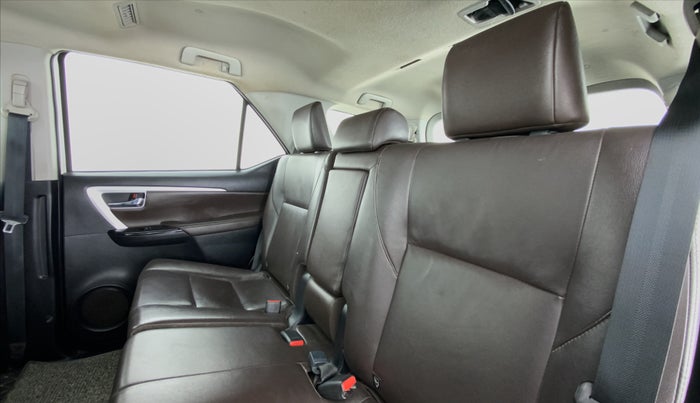 2017 Toyota Fortuner 2.8 4x2 AT, Diesel, Automatic, 80,744 km, Right Side Rear Door Cabin