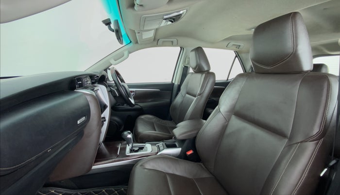 2017 Toyota Fortuner 2.8 4x2 AT, Diesel, Automatic, 80,744 km, Right Side Front Door Cabin