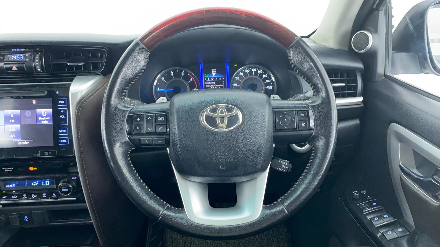 2017 Toyota Fortuner 2.8 4x2 AT, Diesel, Automatic, 80,744 km, Steering Wheel Close Up