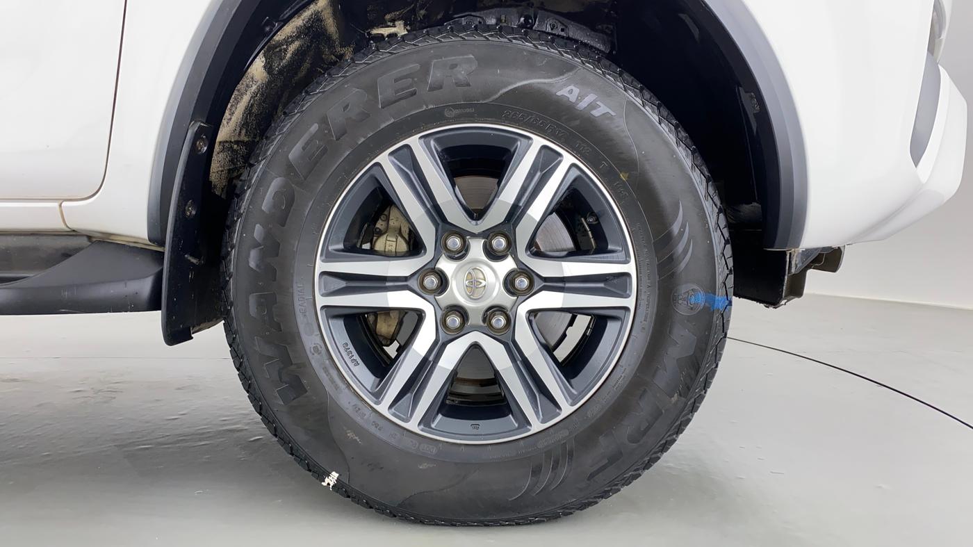 2017 Toyota Fortuner 2.8 4x2 AT, Diesel, Automatic, 80,744 km, Right Front Wheel