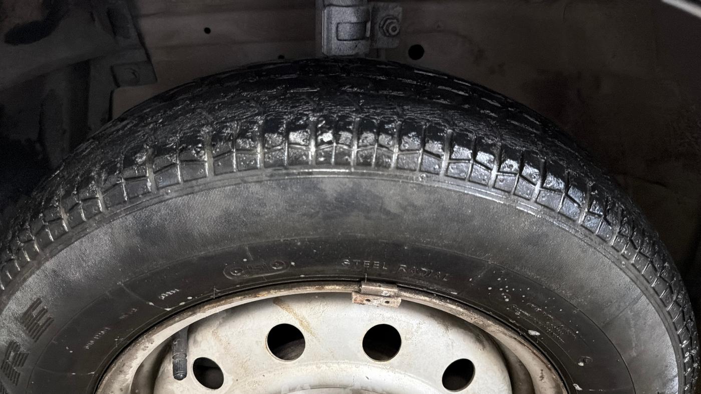 2015 Maruti Swift Dzire LXI (O), CNG, Manual, 27,980 km, Left Front Tyre Tread