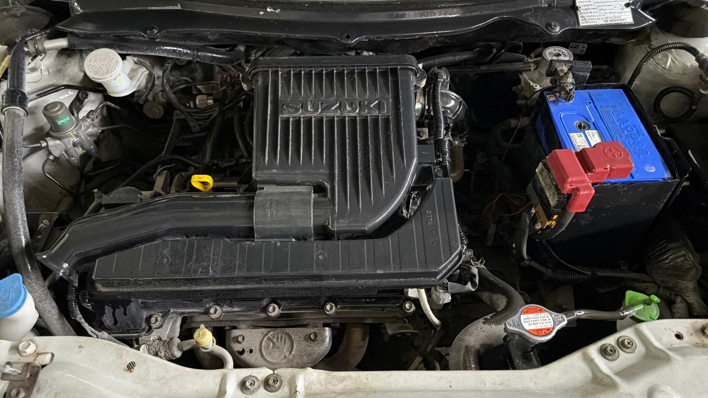 2015 Maruti Swift Dzire LXI (O), CNG, Manual, 27,980 km, Engine View