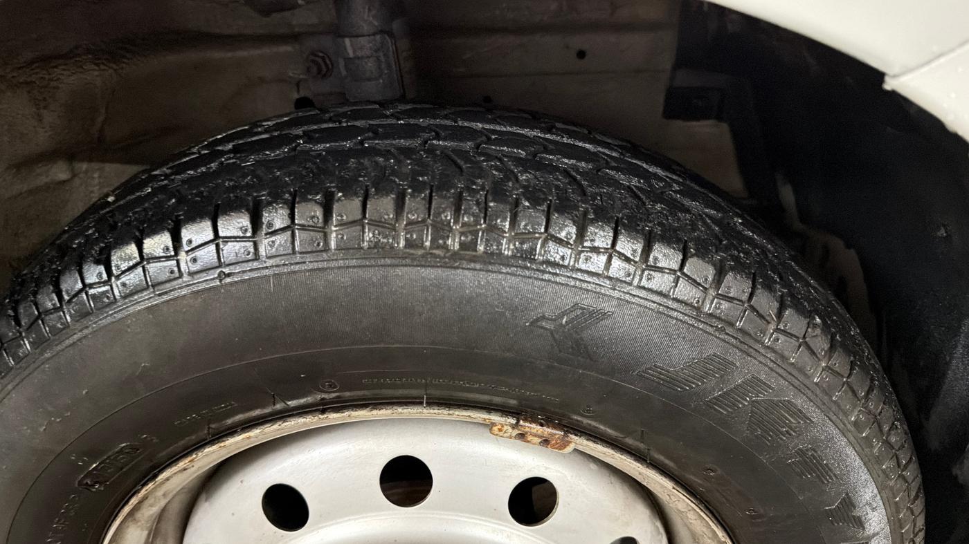 2015 Maruti Swift Dzire LXI (O), CNG, Manual, 27,980 km, Right Front Tyre Tread