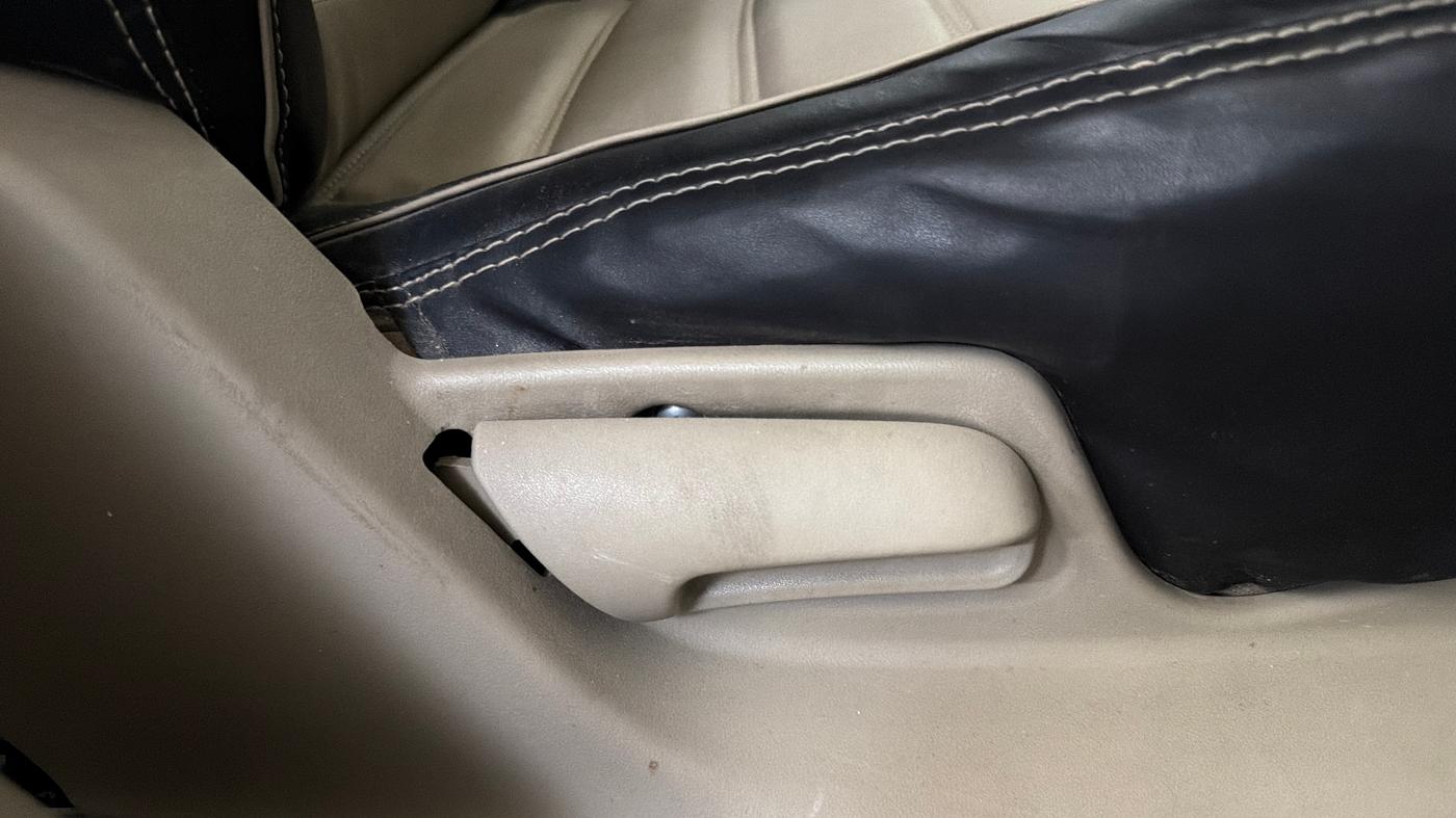 2015 Maruti Swift Dzire LXI (O), CNG, Manual, 27,980 km, Driver Side Adjustment Panel