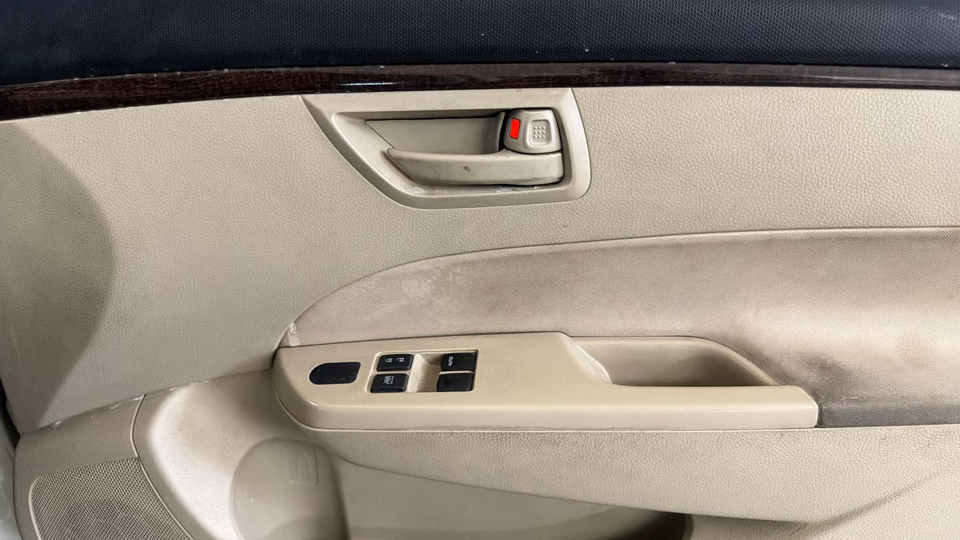2015 Maruti Swift Dzire LXI (O), CNG, Manual, 27,980 km, Driver Side Door Panels Control
