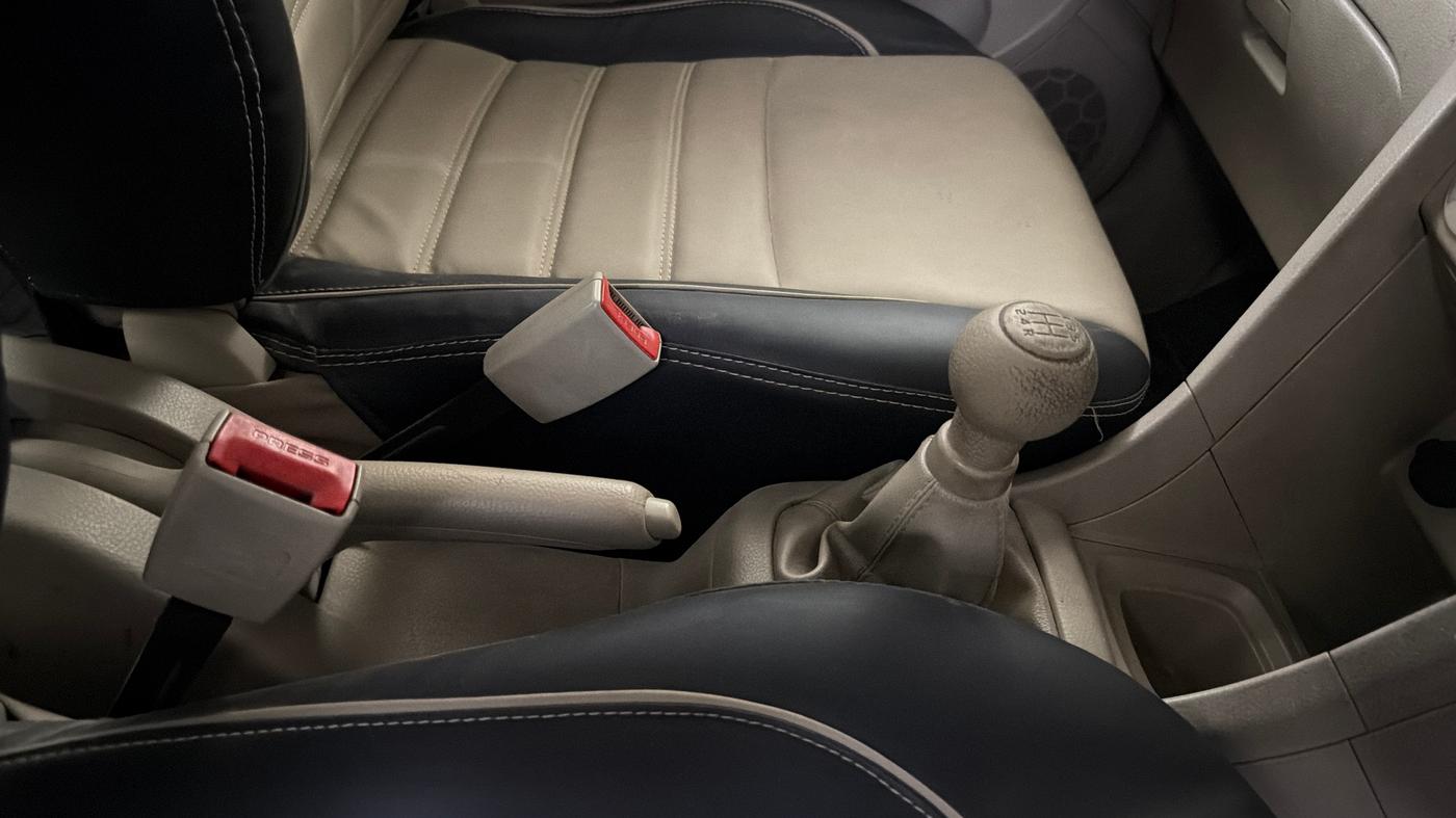2015 Maruti Swift Dzire LXI (O), CNG, Manual, 27,980 km, Gear Lever