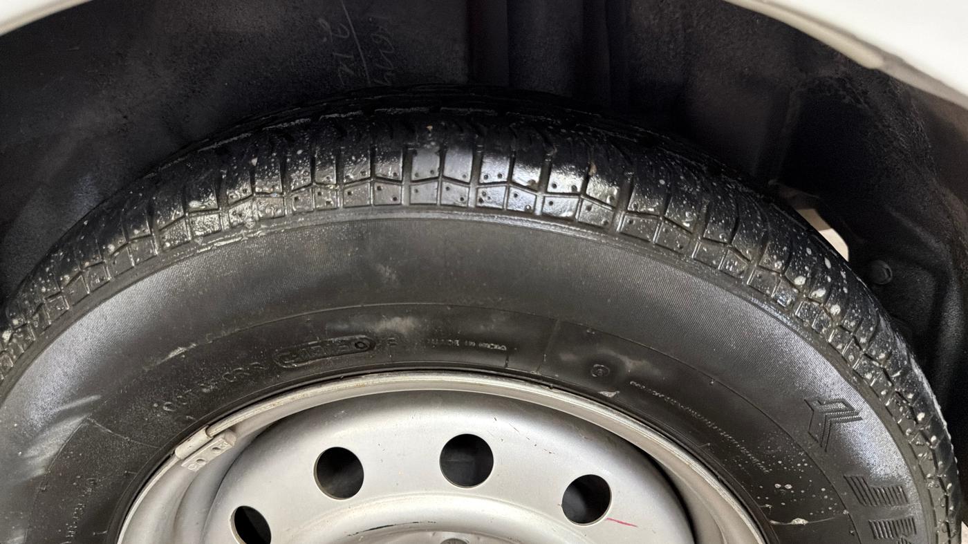 2015 Maruti Swift Dzire LXI (O), CNG, Manual, 27,980 km, Left Rear Tyre Tread