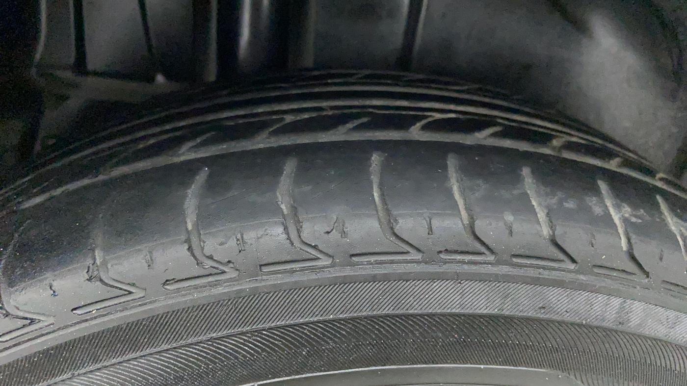 2013 Maruti Ertiga VDI ABS, Diesel, Manual, Right Rear Tyre Tread