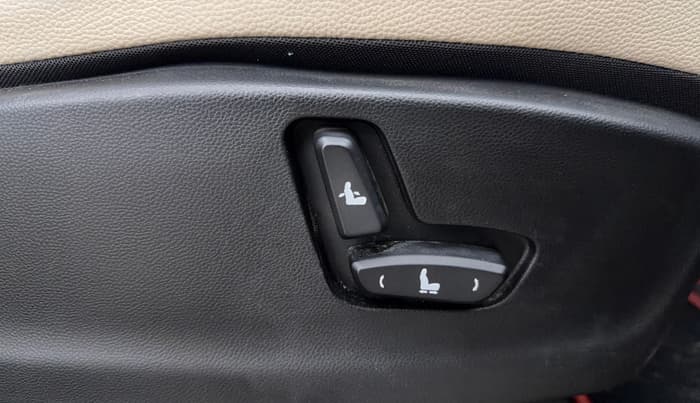 2024 MG HECTOR SAVVY PRO 1.5 TURBO CVT PETROL, Petrol, Automatic, 18,232 km, Driver Side Adjustment Panel