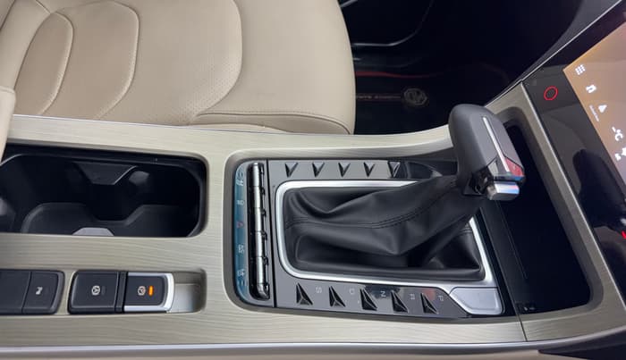 2024 MG HECTOR SAVVY PRO 1.5 TURBO CVT PETROL, Petrol, Automatic, 18,232 km, Gear Lever