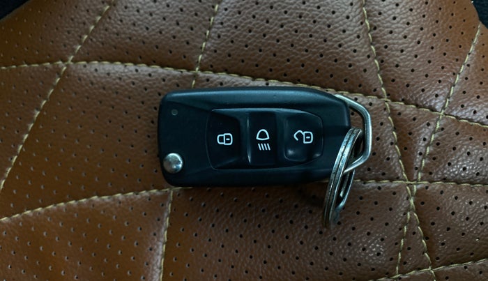 2021 Tata NEXON XMA PETROL, Petrol, Automatic, 37,420 km, Key Close Up