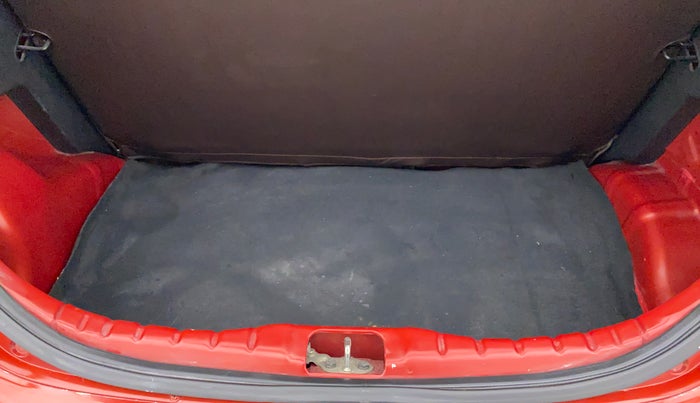 2013 Hyundai Eon ERA PLUS, Petrol, Manual, 18,671 km, Boot Inside