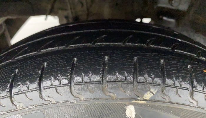 2013 Hyundai Eon ERA PLUS, Petrol, Manual, 18,671 km, Right Rear Tyre Tread