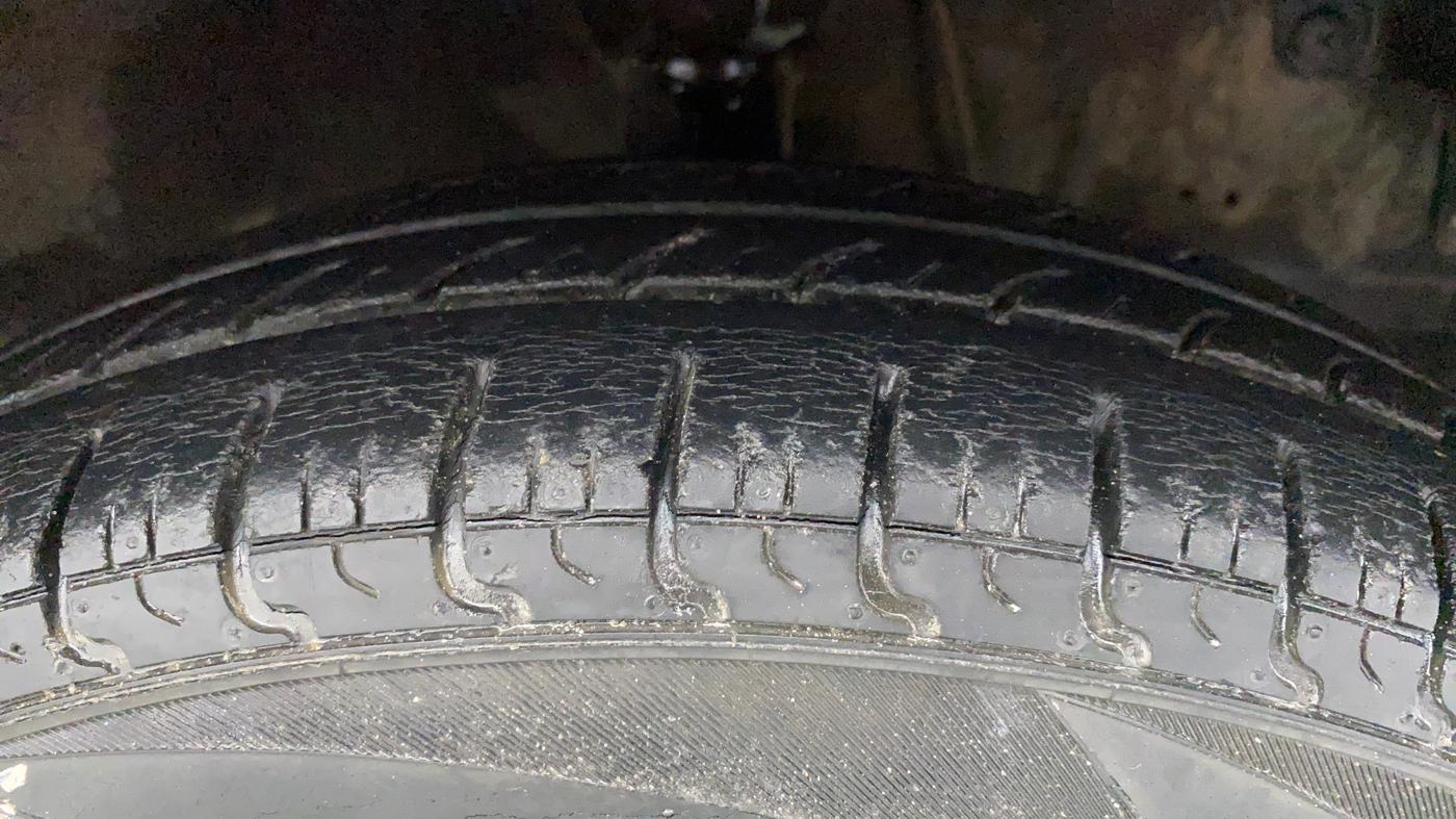 2013 Hyundai Eon ERA PLUS, Petrol, Manual, 18,671 km, Right Front Tyre Tread