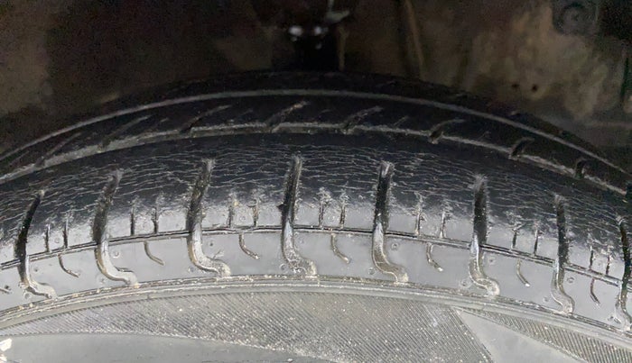 2013 Hyundai Eon ERA PLUS, Petrol, Manual, 18,671 km, Right Front Tyre Tread