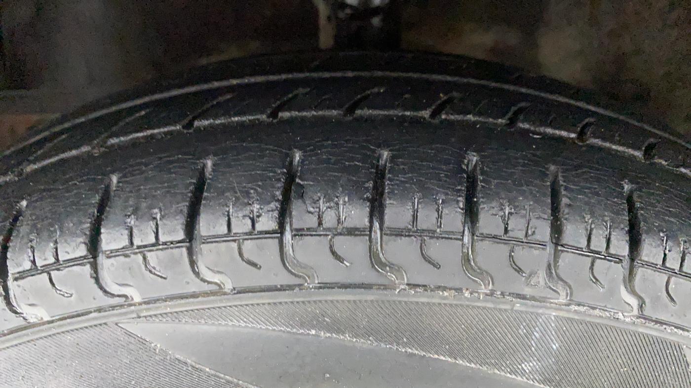 2013 Hyundai Eon ERA PLUS, Petrol, Manual, 18,671 km, Left Front Tyre Tread
