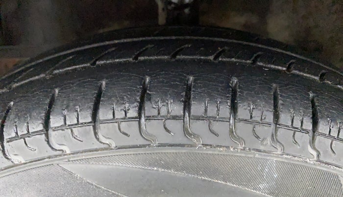 2013 Hyundai Eon ERA PLUS, Petrol, Manual, 18,671 km, Left Front Tyre Tread