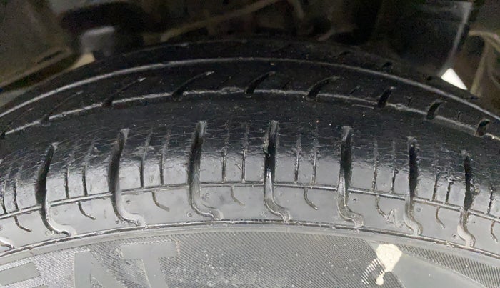 2013 Hyundai Eon ERA PLUS, Petrol, Manual, 18,671 km, Left Rear Tyre Tread