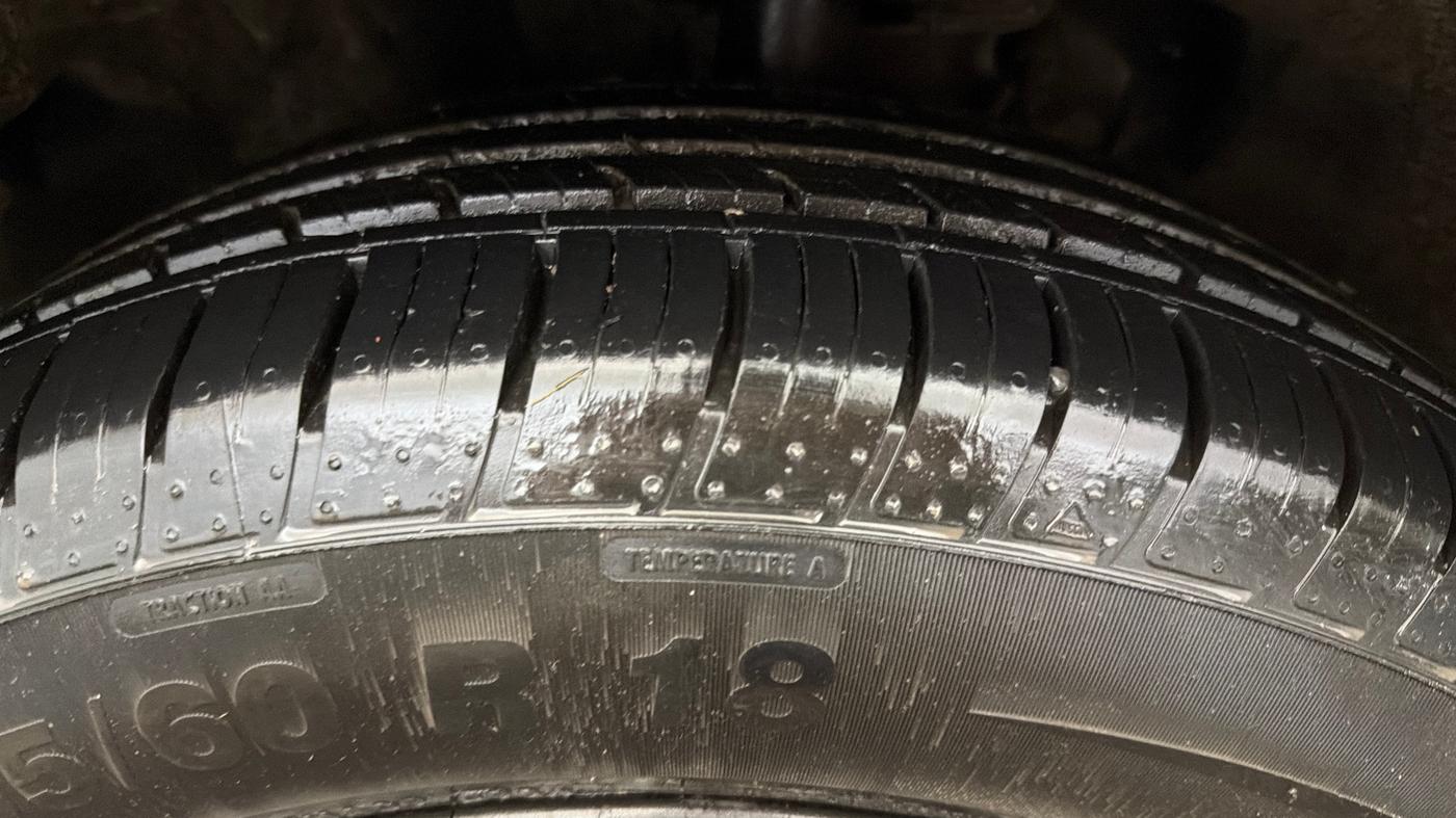 2023 Mahindra XUV700 AX7 Petrol MT 7 STR, Petrol, Manual, 66,086 km, Left Front Tyre Tread