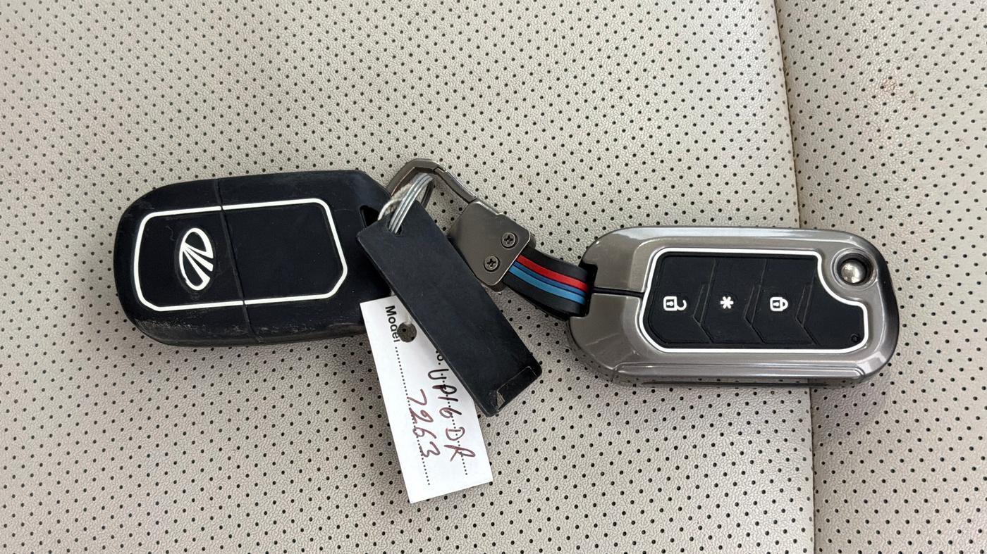 2023 Mahindra XUV700 AX7 Petrol MT 7 STR, Petrol, Manual, 66,086 km, Key Close Up