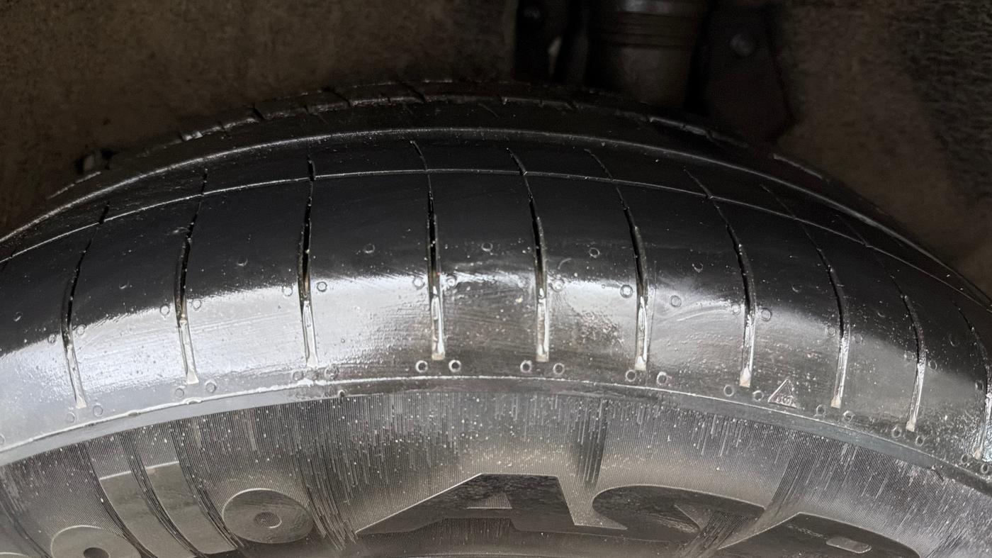 2023 Mahindra XUV700 AX7 Petrol MT 7 STR, Petrol, Manual, 66,086 km, Left Rear Tyre Tread