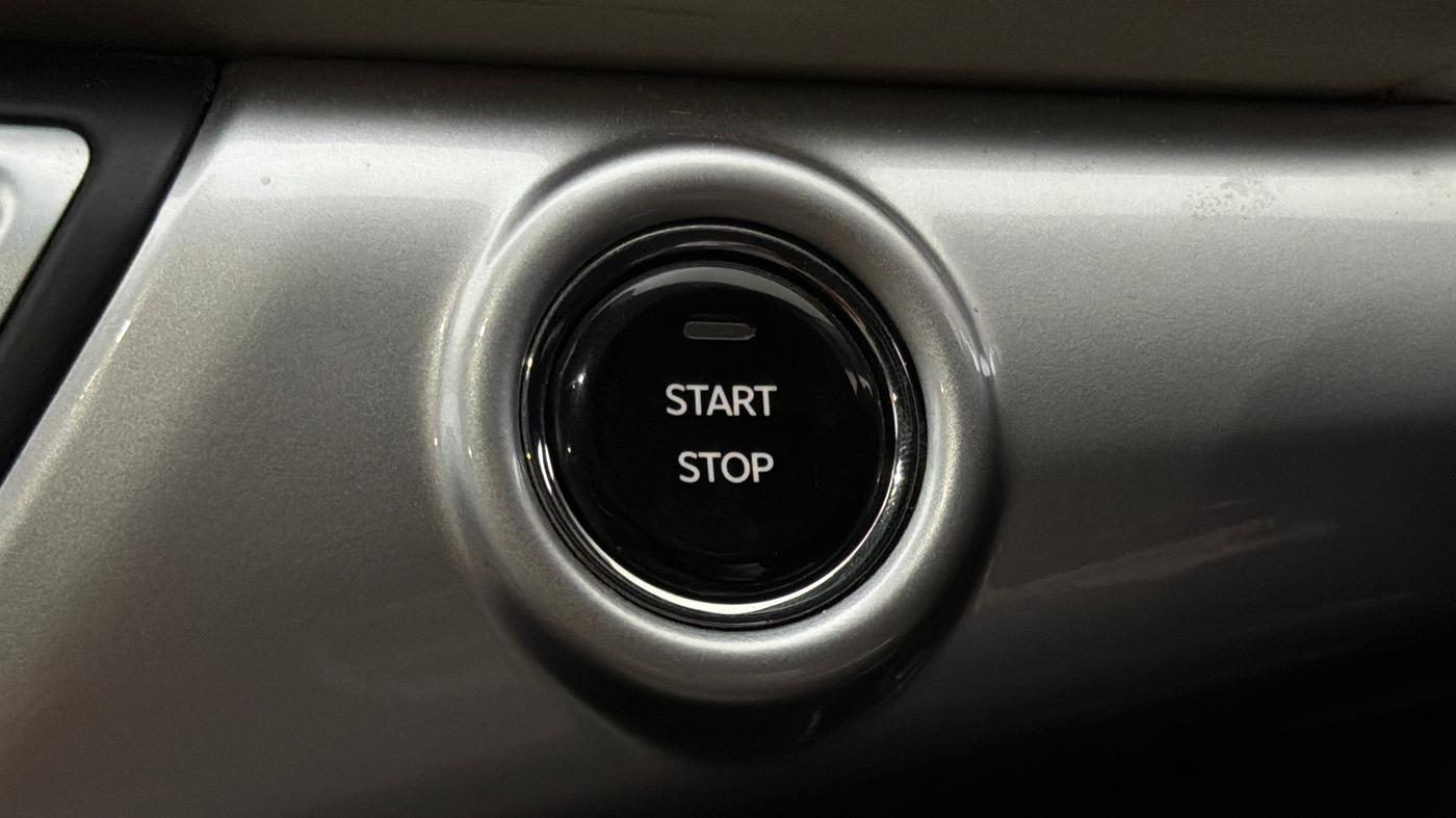 2023 Mahindra XUV700 AX7 Petrol MT 7 STR, Petrol, Manual, 66,086 km, Keyless Start/ Stop Button