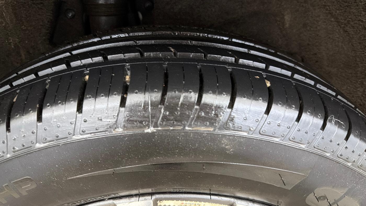 2023 Mahindra XUV700 AX7 Petrol MT 7 STR, Petrol, Manual, 66,086 km, Right Rear Tyre Tread